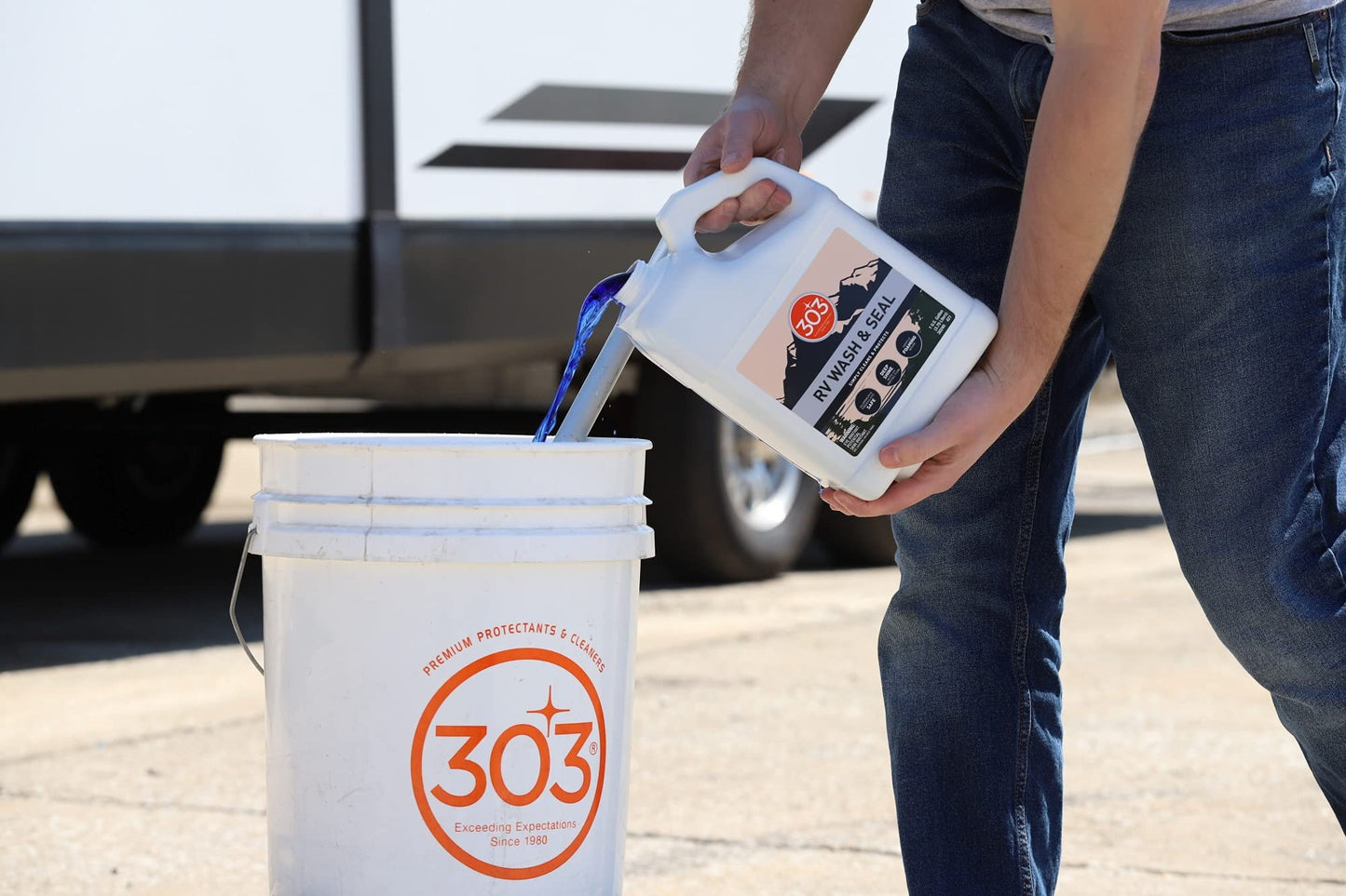 303 Products RV Wash & Seal - Clean, Streak-Free Finish, pH Neutral High Foaming Formula, Provides A Deep Gloss Finish on RVs, Campers and more- 1 gal